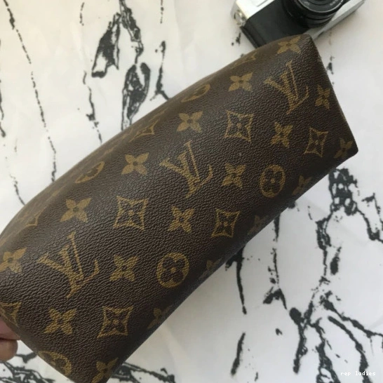 Cheap Louis PALLAS BEAUTY CASE Vuitton 0821